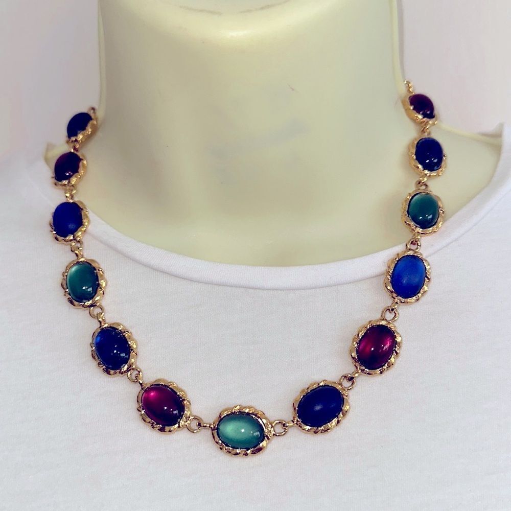 Vtg 80s/90s Liz Claiborne gold‎ necklace with multi colored iridescent stones